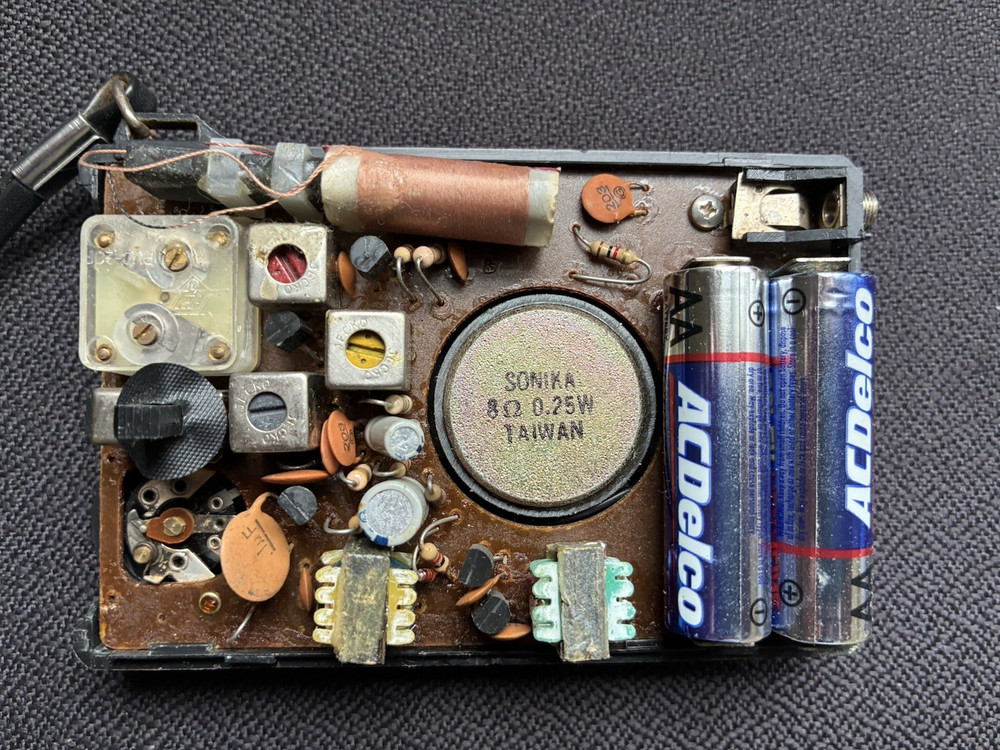 Vintage Ronco Solid State AM Transistor Radio Pocket Portable Tested