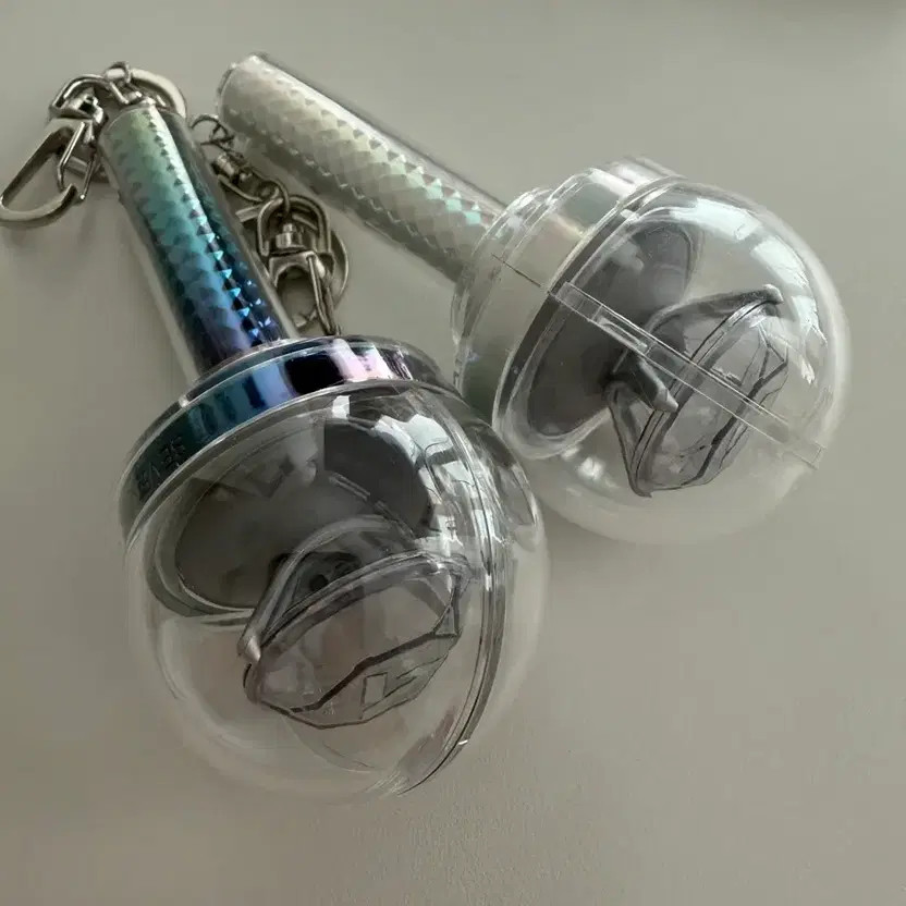 Seventeen Mini Carat Bomb Keyring Set - Lightly Used