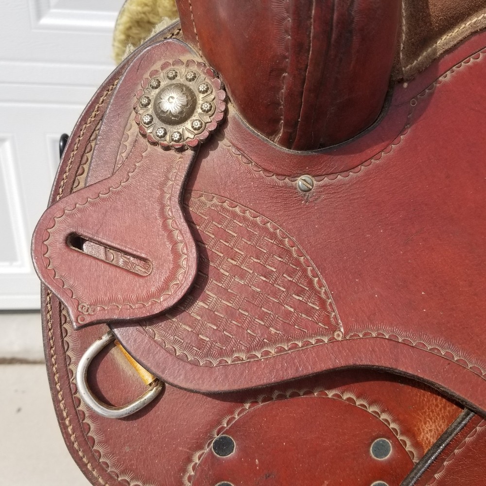 Western Saddle 17 inch tree, beautiful tooling