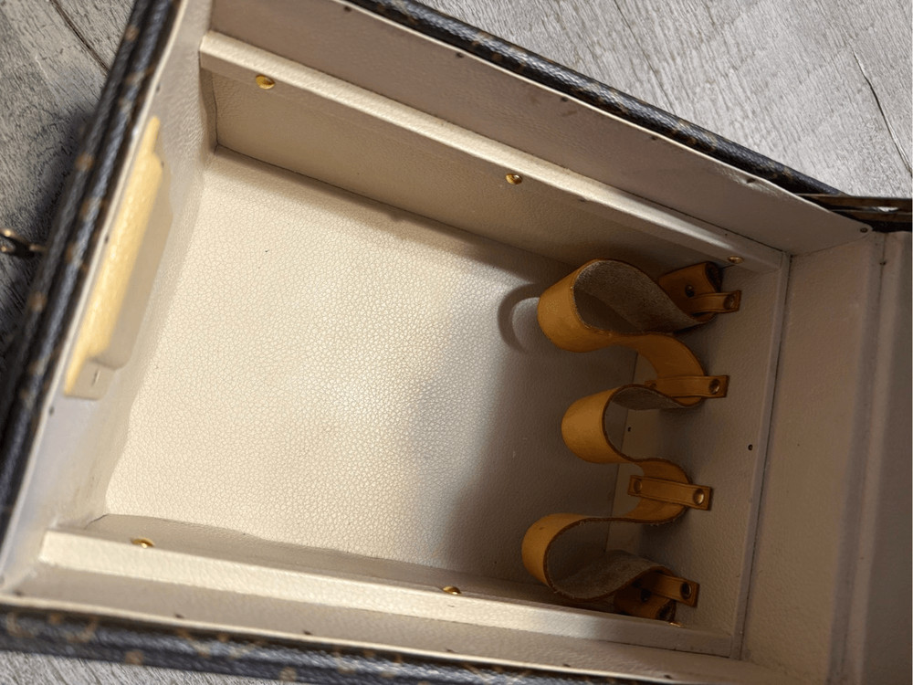 100 authentic Louis Vuitton trunk