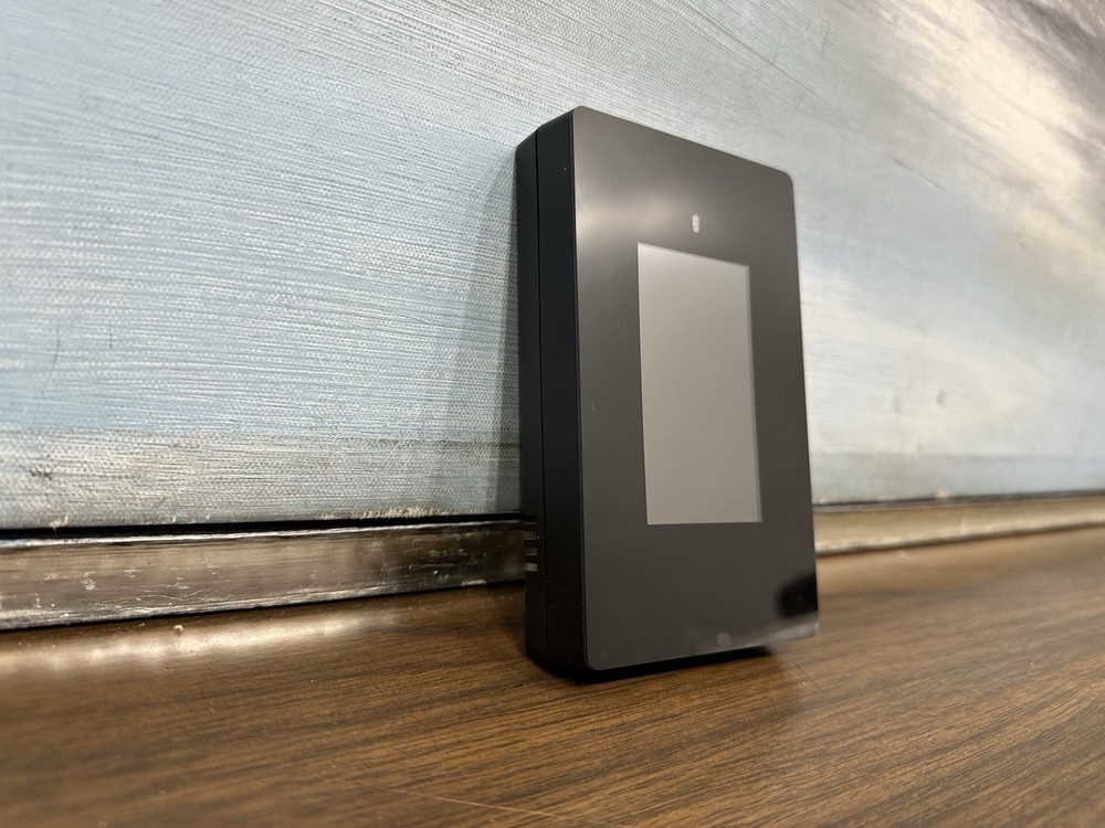 Savant CLI-W200B-00 Smart Thermostat - Black Works Great