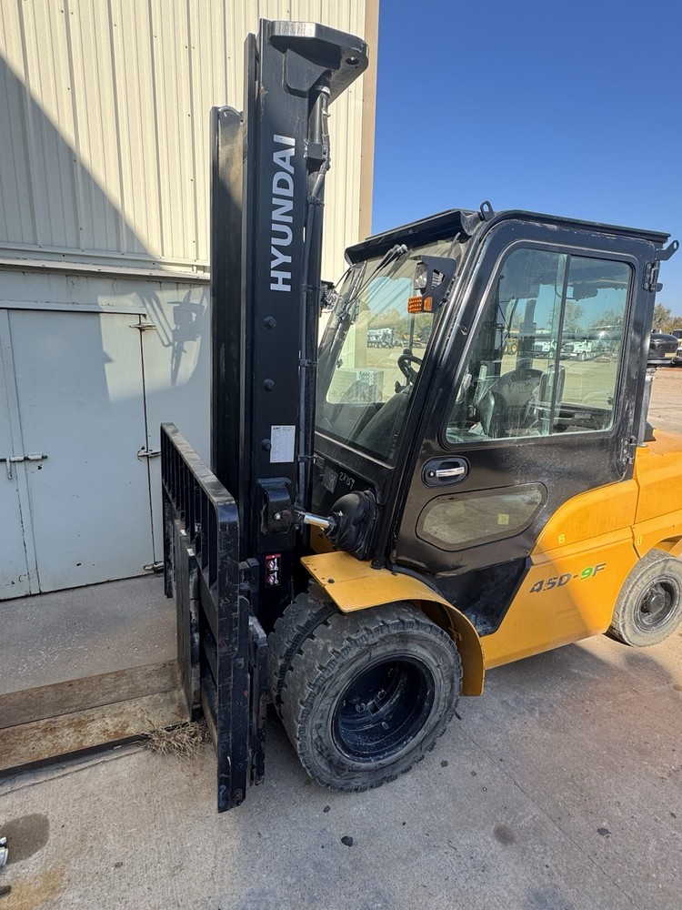 2018 HYUNDAI 10K PNUEMATIC FORKLIFT