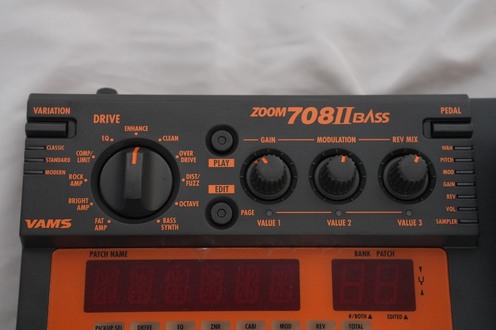 ZOOM 708II BASS EFFECTS PROCESSOR/MULTI-EFFECTOR