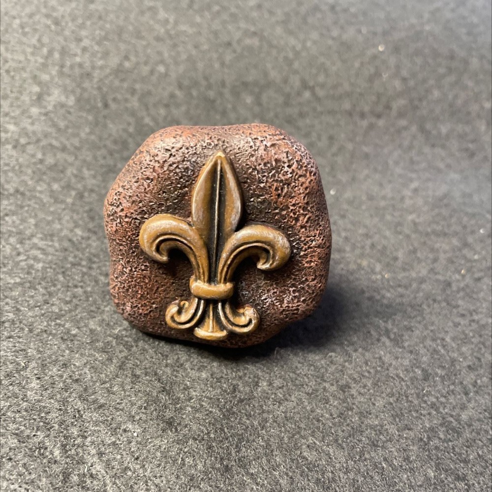 (12-Pack) Assorted Faux Stone Fleur De Lis Knobs