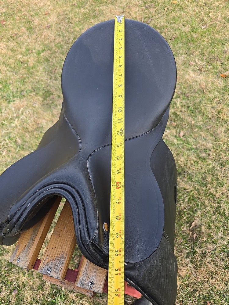 dressage saddle