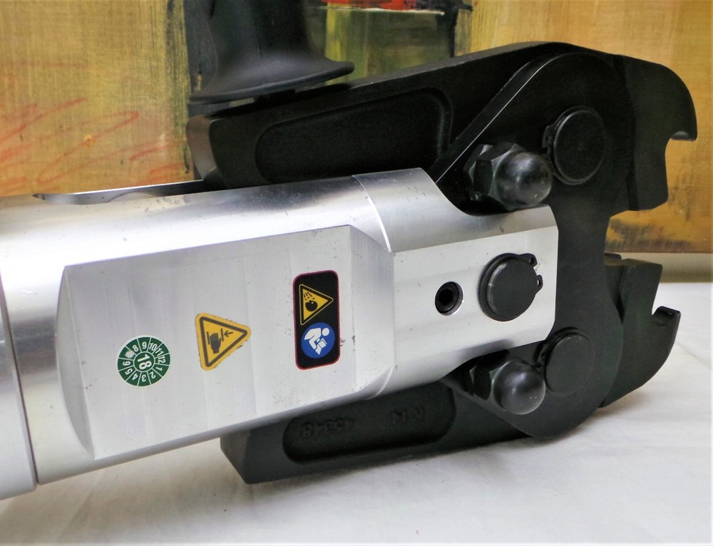 NOVA PRESS ACO401 Battery Pressing Tool with Case.