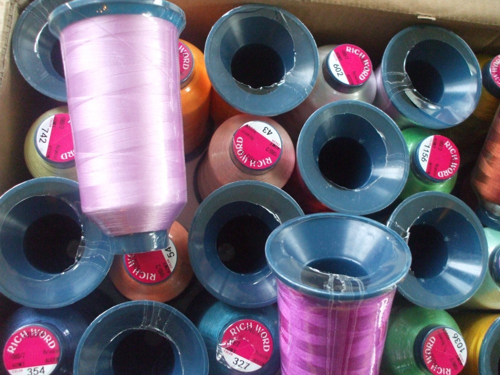 98 SPOOLS OF POLYESTER EMBROIDERY THREAD 40 WT