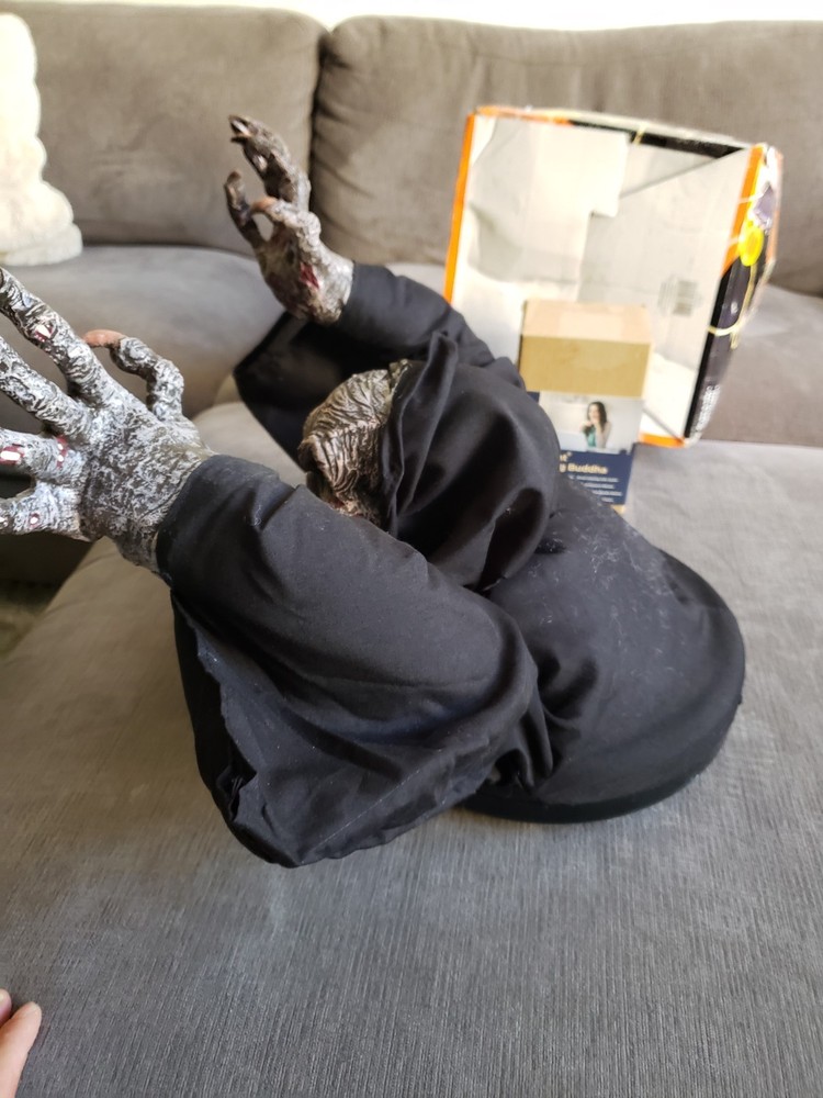 Vintage Y2K Halloween Remote Control Screaming Skeleton - EXCELLENT CONDITION!!