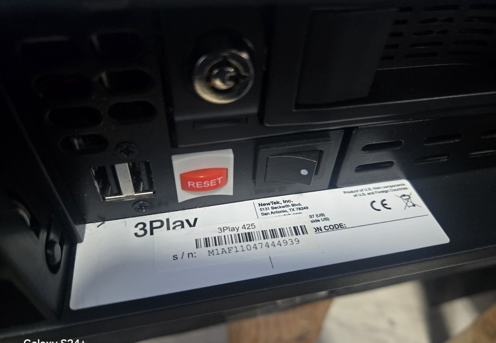 NewTek 3Play 3PXD425 with Control Surface Unit (INV02-BINZ001B)