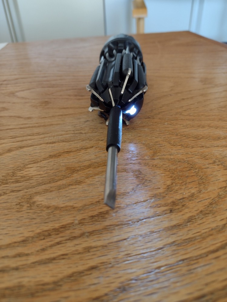 Leed's Led Light Multitool Seven Screw Drivers Two Lights Tested