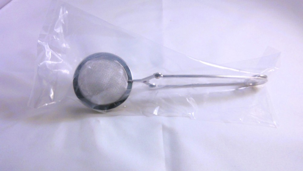 Tea Infuser - Mesh Ball Clasp Spoon. 1 1/2 " in diameter, S.S.