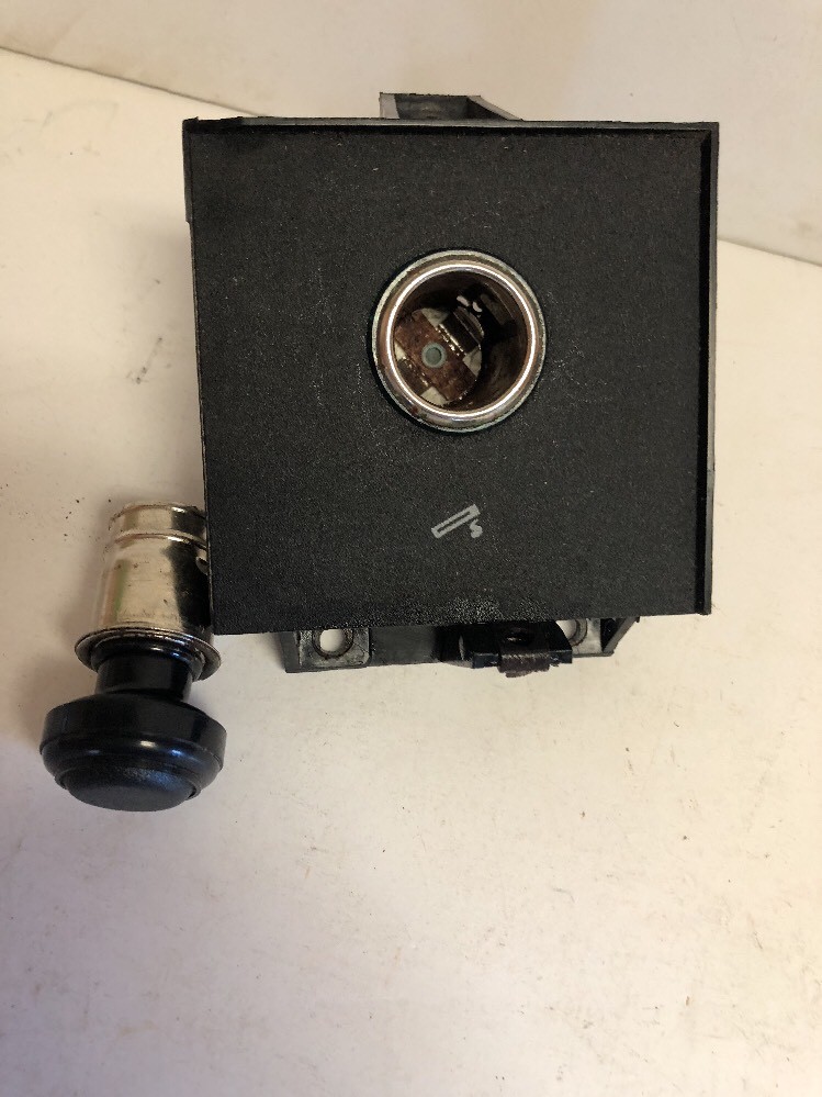 93-95 Jeep Cherokee Cigarette Lighter Panel With Lighter