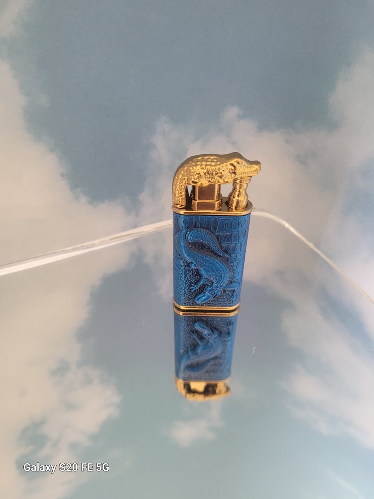 Alligator cigarette lighter