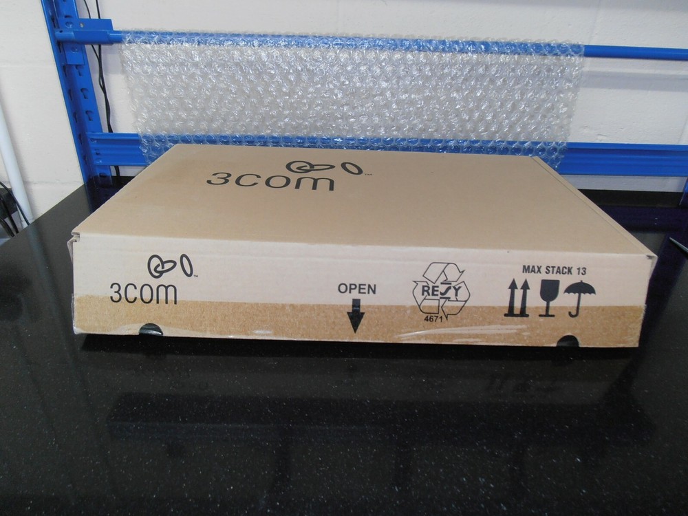 3COM 3300XM Super Stack 3, 24 Port Switch 3C16985B.
