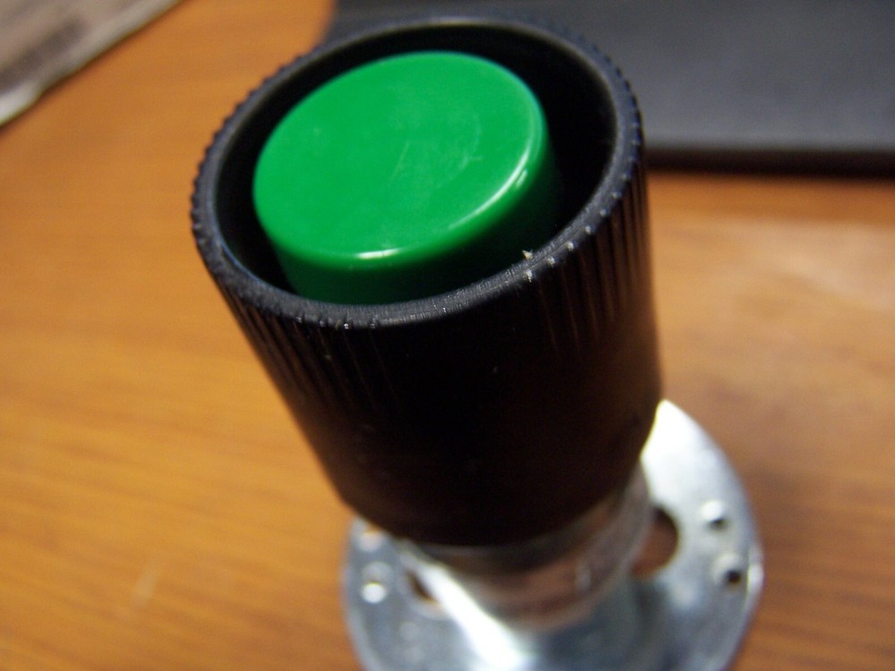 NEW CROUSE HINDS HAZARDOUS LOATION PUSH BUTTON GREEN DEV12G