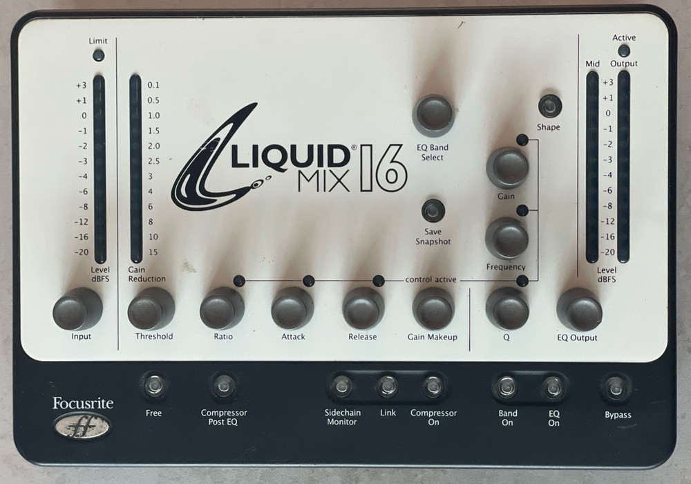 FOCUSRITE LIQUID MIX 16 FIREWIRE MIXER COMPRESSION EQ EMULATION POWERS ON