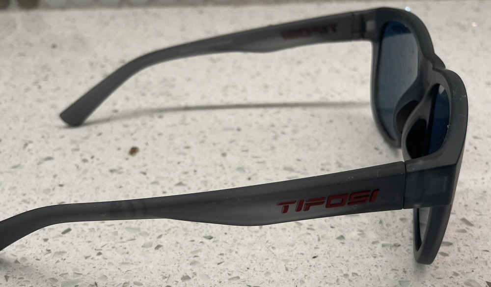 Twizzlers Sunglasses, Case, & Cleaning Cloth (E)