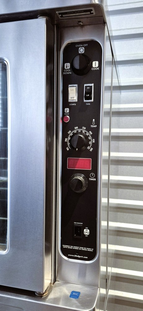 BLODGETT DFG-100 DOUBLE CONVECTION OVEN NATURAL GAS SOLID STATE - NICE!!!
