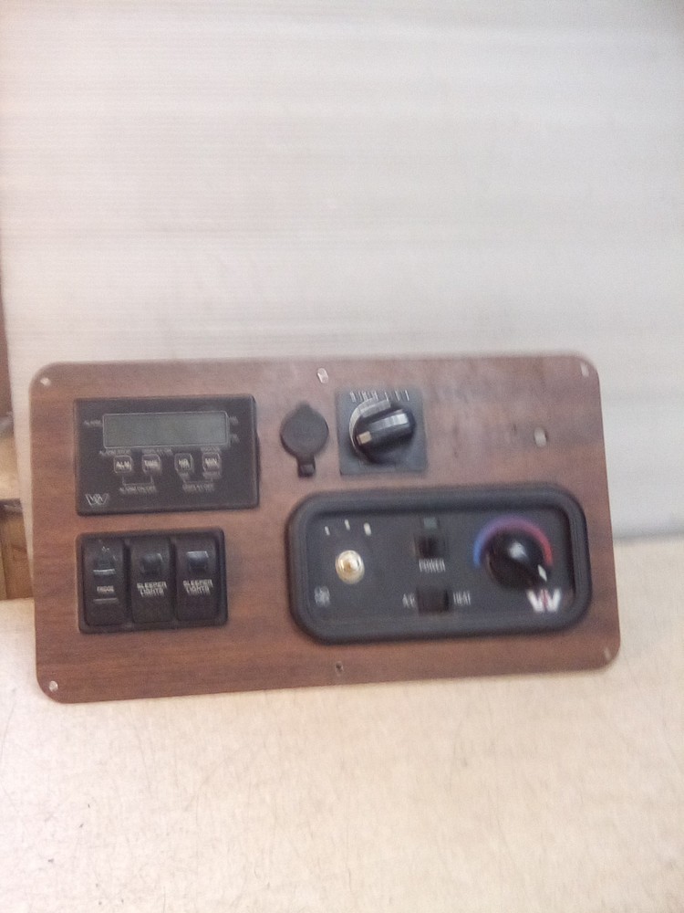 2001 Western Star Sleeper Control Panel RD-3-9508-0 "MISSING KNOB"