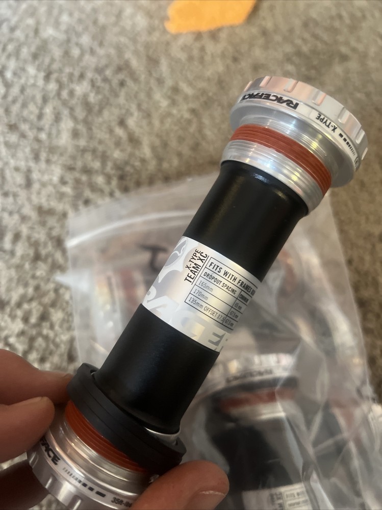 24mm RaceFace Team XC X-Type External Bottom Bracket: BSA 100mm BB Shell