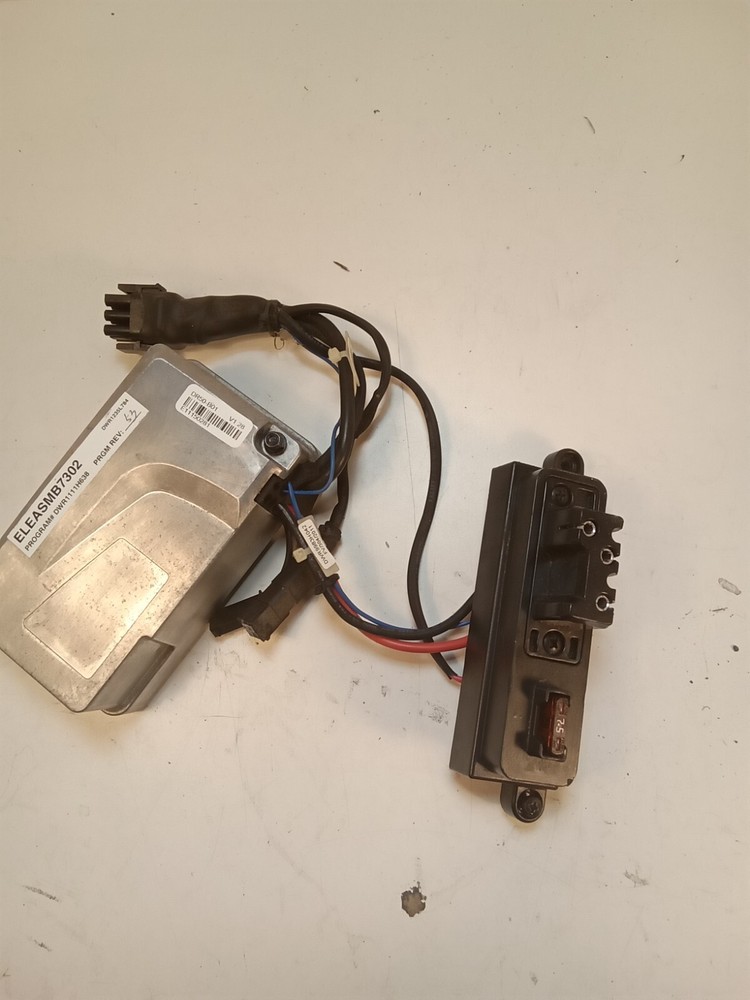 Pride GoGo Elite Traveller Scooter Controller With Battery Connection SC1