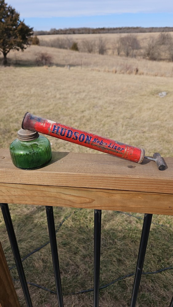 Hudson "Nebu-Lizor" bug sprayer