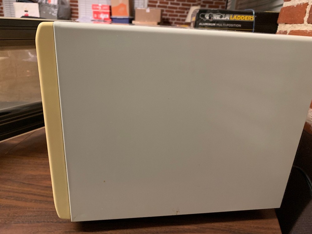 Sharp R-3A66 Microwave Oven