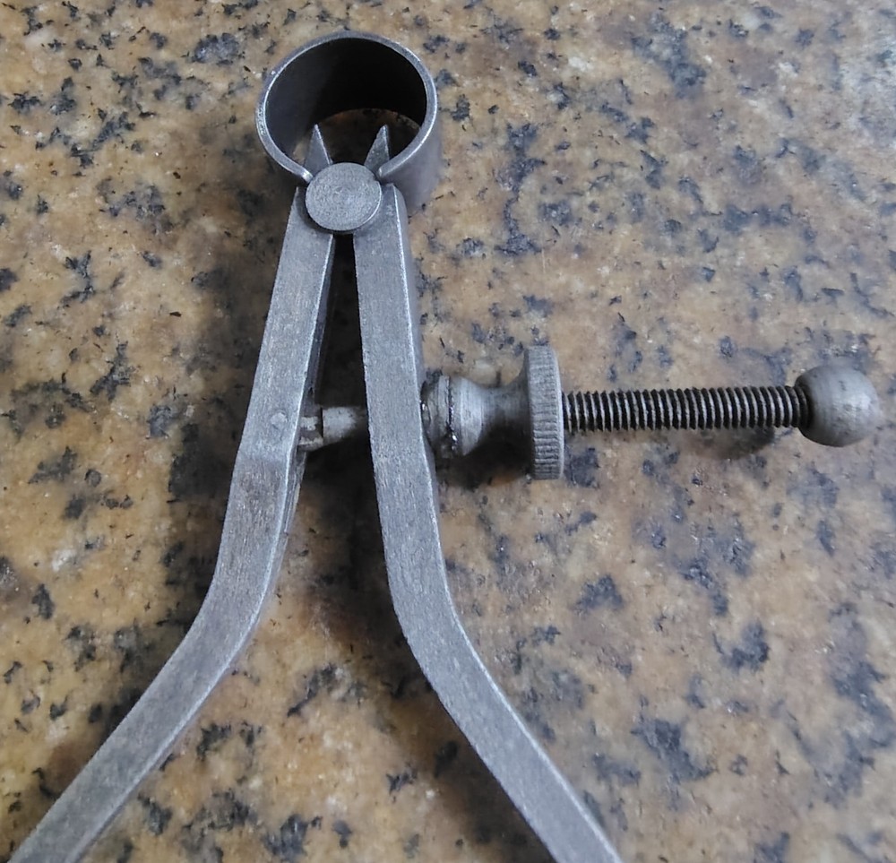 🗽 VINTAGE 3-1/2" OD CALIPER MACHINIST/TOOLMAKER , SOLID THICK LEGS, GREAT...