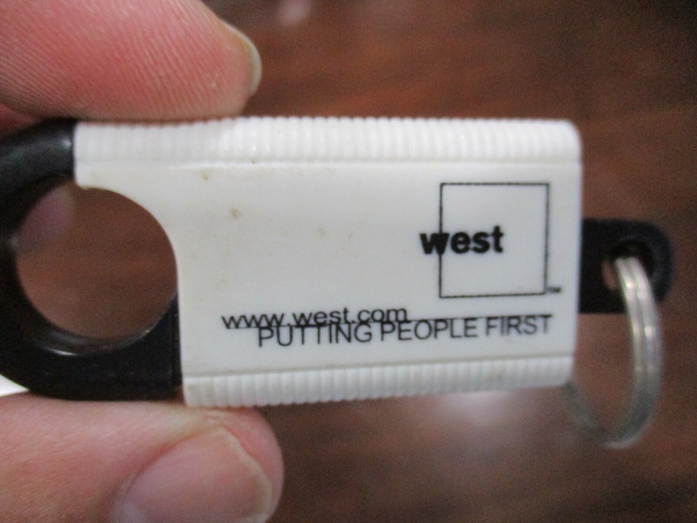 WEST PUTTING PEOPLE FIRST ADVERTISING PULL APART TYPE KEYCHAIN