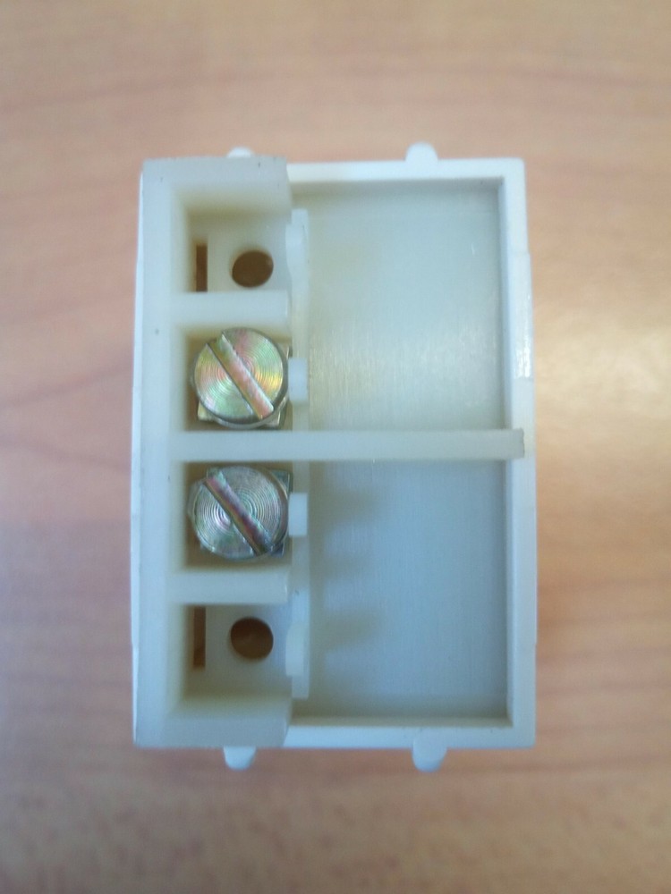 Ave 45942 Speaker Sockets