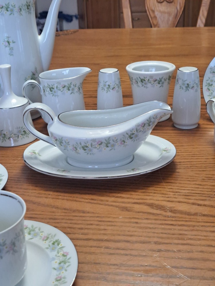 Johann Haviland Forever Spring Floral Scroll 31 Piece Dinnerware Grouping