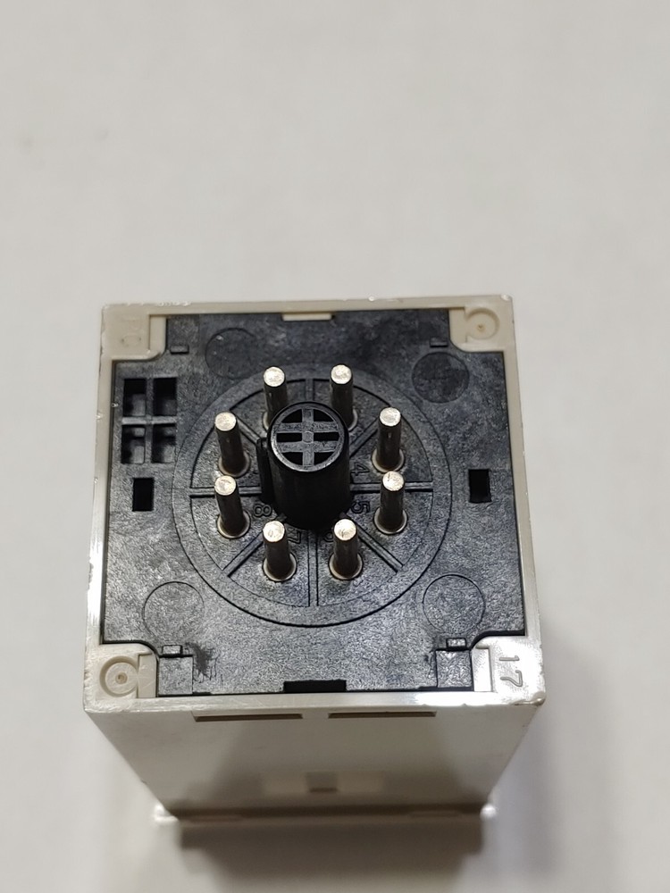 Omron H3BH-8 Timer 0.5-10SEC Time Range , Power Off Delay