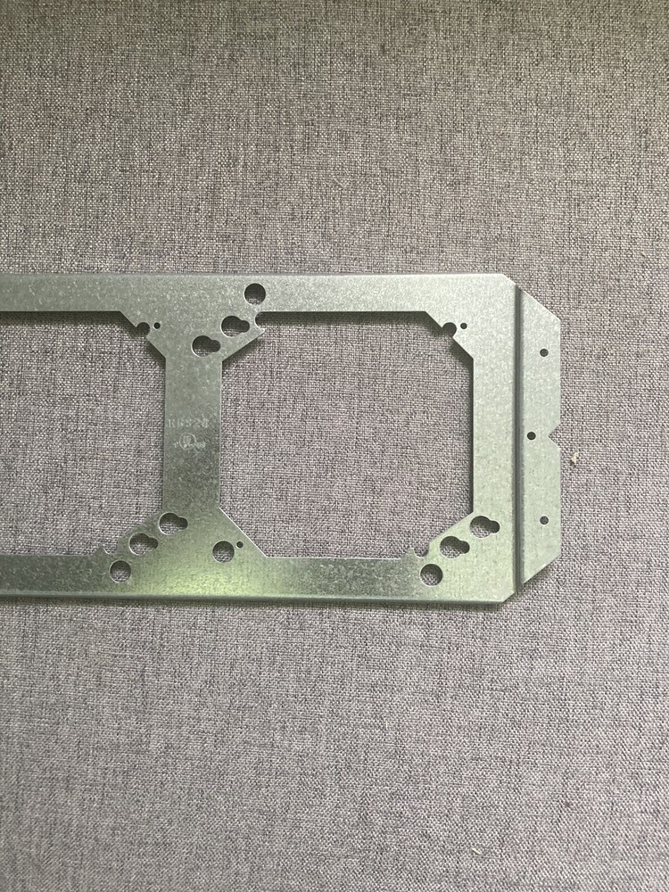 nVent Caddy Caddy RBS24 4-Box Mounting Bracket