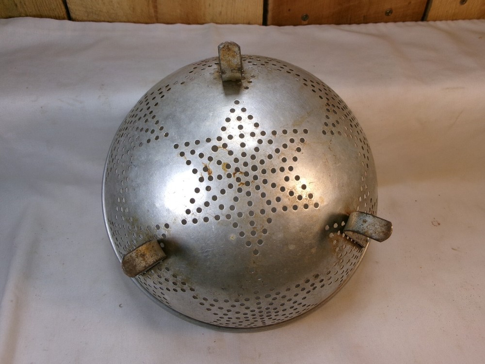Vintage Aluminum Star Pattern Colander Strainer