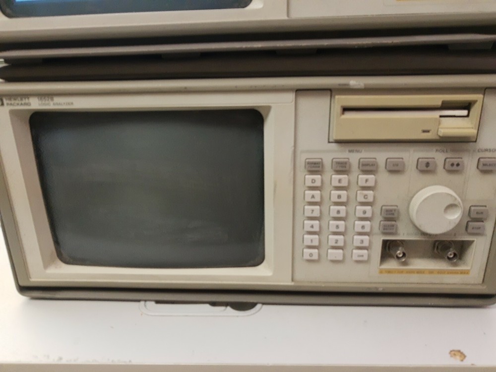Hewlett Packard 1652B Logic Analyzer  power on