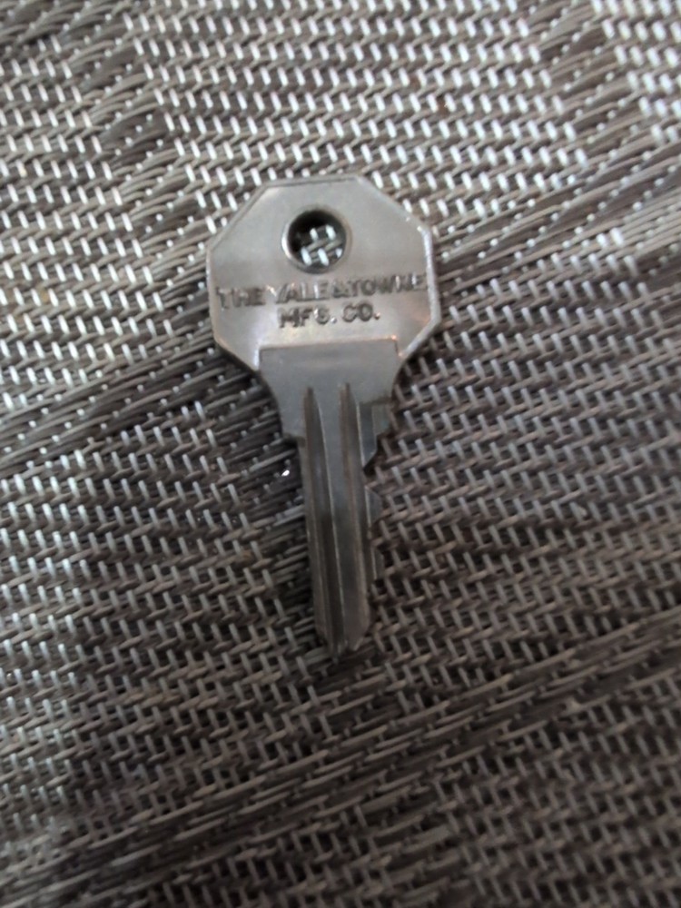 Yale Junior Key HX394