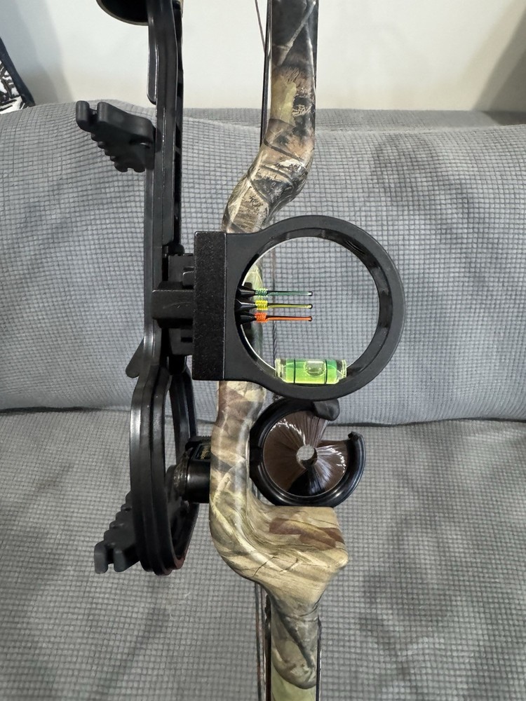 Bear Archery Encounter Right Hand 29" 70 lbs. Draw Hunting Compound Bow Extras