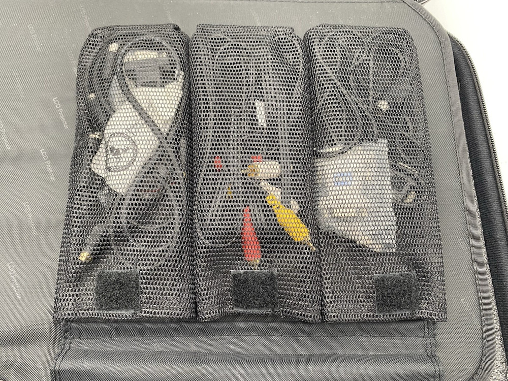 CTX EZPRO 680 Projector w/ Carrying Case & Extras