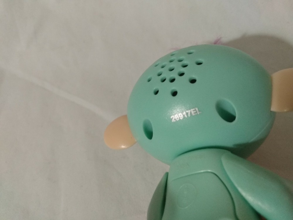 WowWee Kiki Fingerlings Glitter Monkey Interactive Baby Pet Turquoise