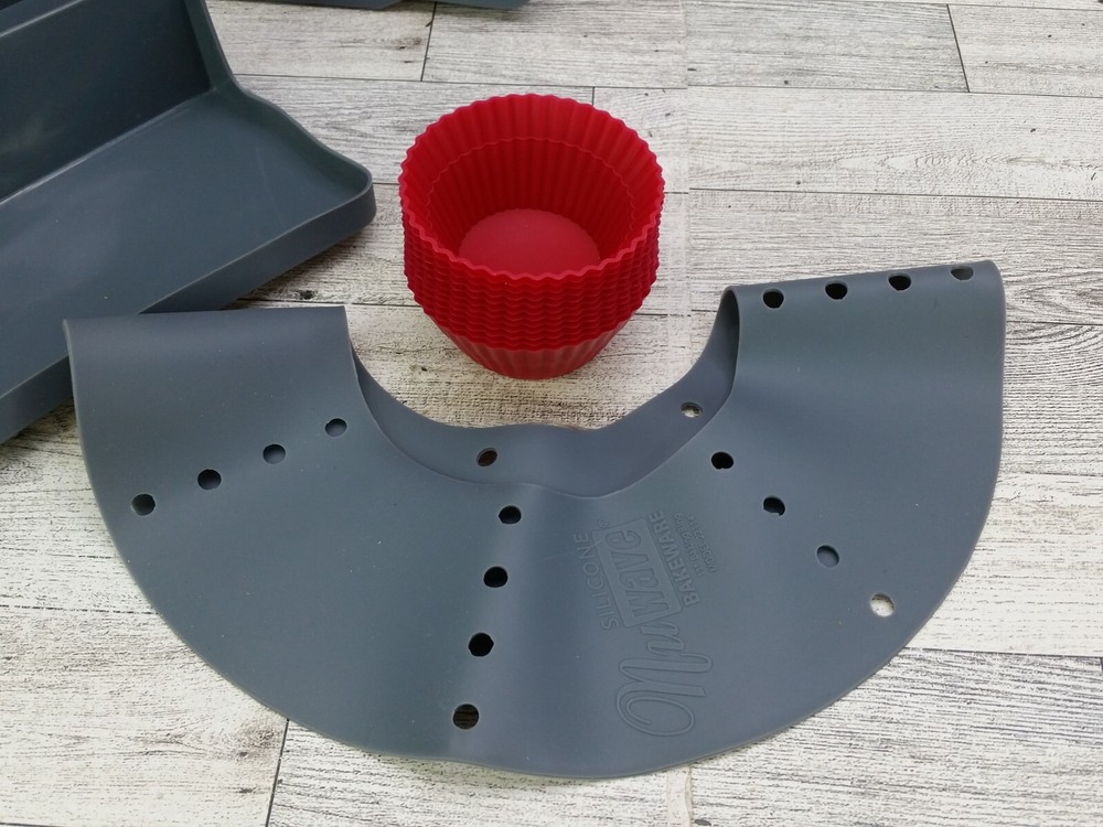 Nuwave Silicon Bakeware Set Bake Pan Divider Ring Cupcake Liners and Baking Book