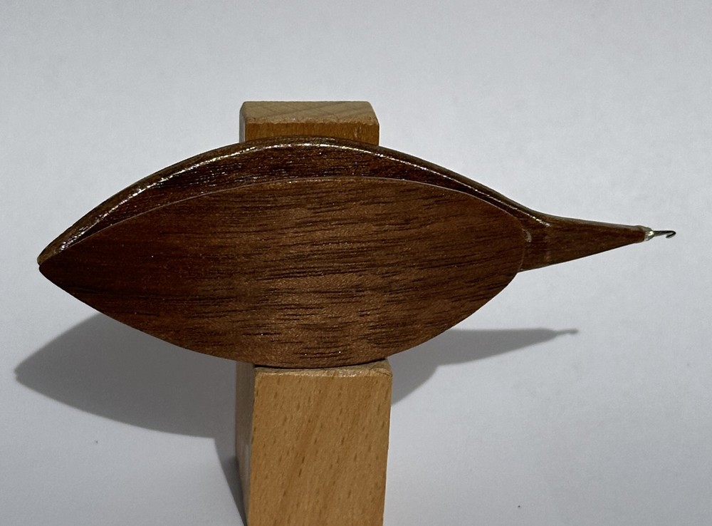 Tatting shuttle with Greek pattern inlay 0.75 hook 3" long