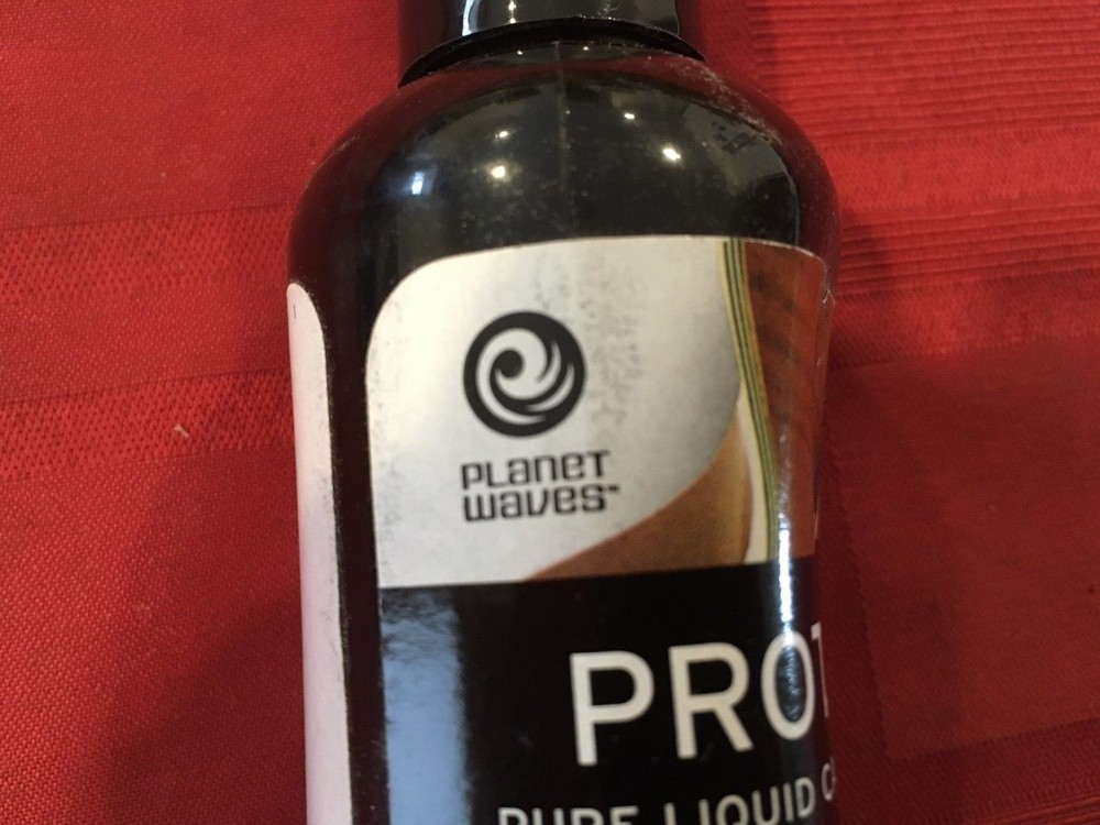 PLANET WAVES PROTECT PURE LIQUID CARNAUBA WAX - STEP 2