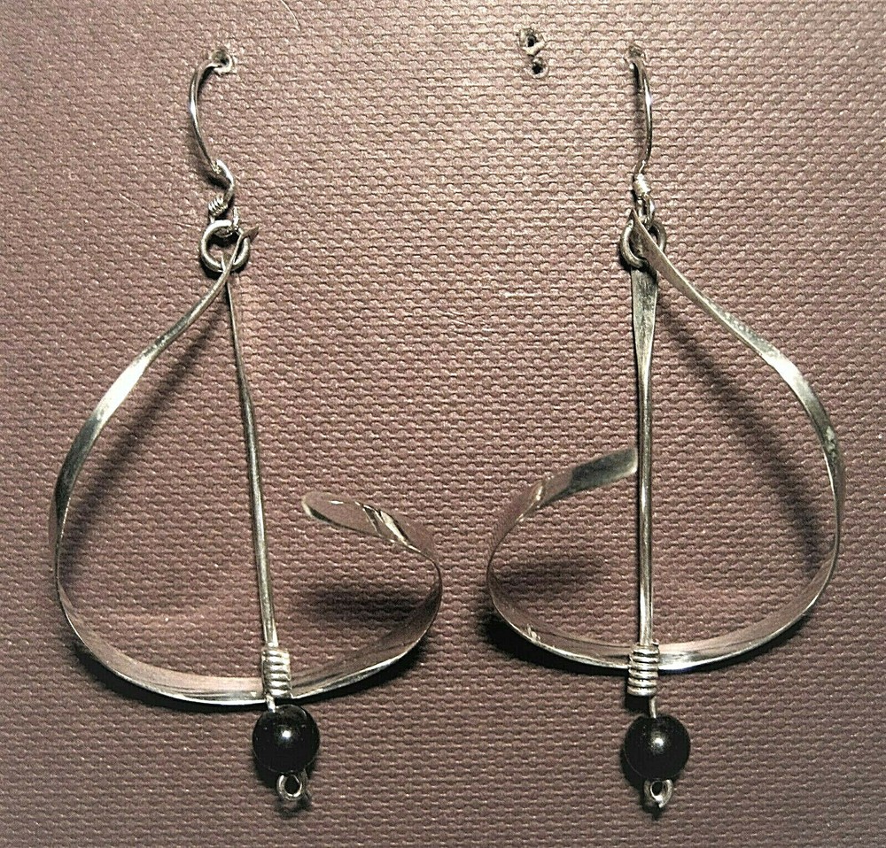 Earrings, 925 silver with one onyx each