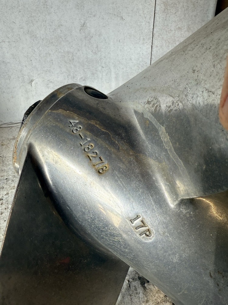 Mercury Mirage Plus 17P Props Propellers Pair