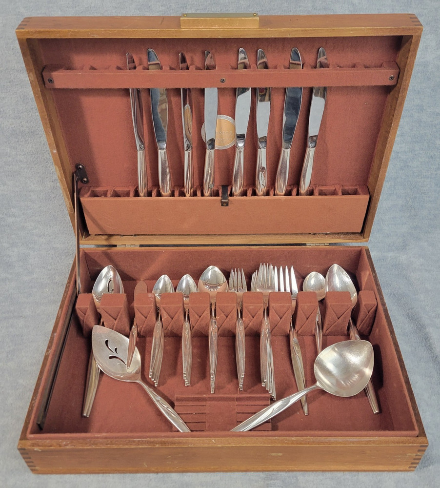 54 Piece Oneida Community Flight Flatware Silverplate with Case 8 Place Settings