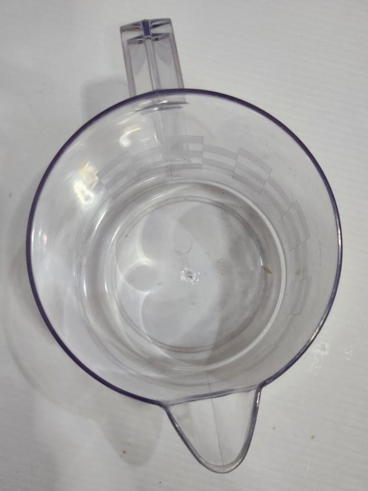 Pampered Chef 2-Quart QUICK-STIR PITCHER - Checkerboard Pattern with White Lid