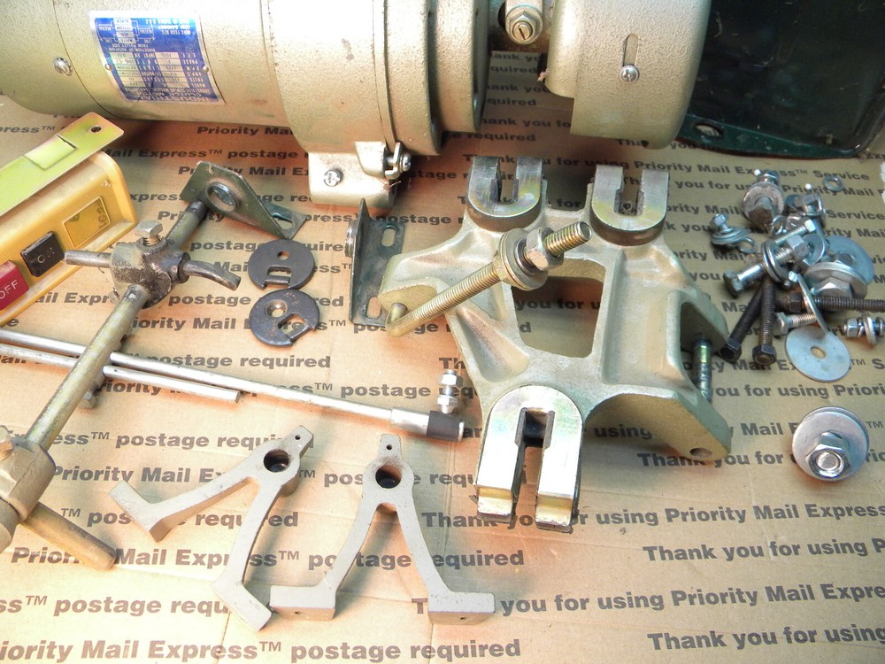 Industrial Clutch Motor 121L Sewing Machine Transmitter & Mounting Hardware