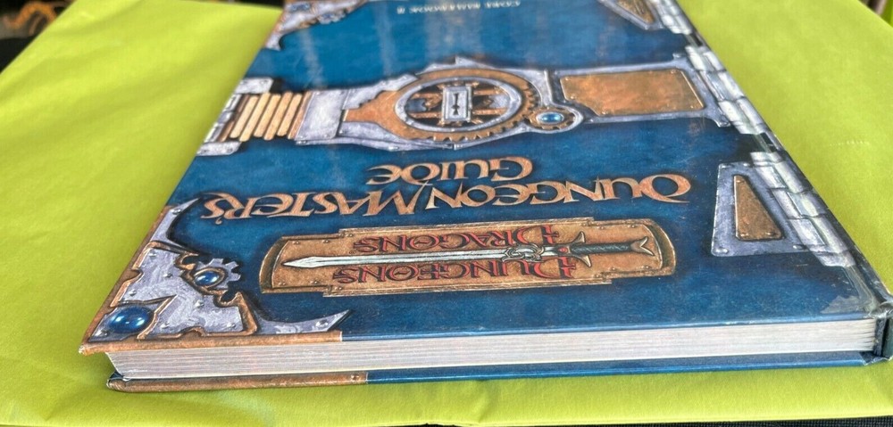 Dungeons & Dragons Dungeon Master's Guide Core Rulebook II (2) First Print 2000