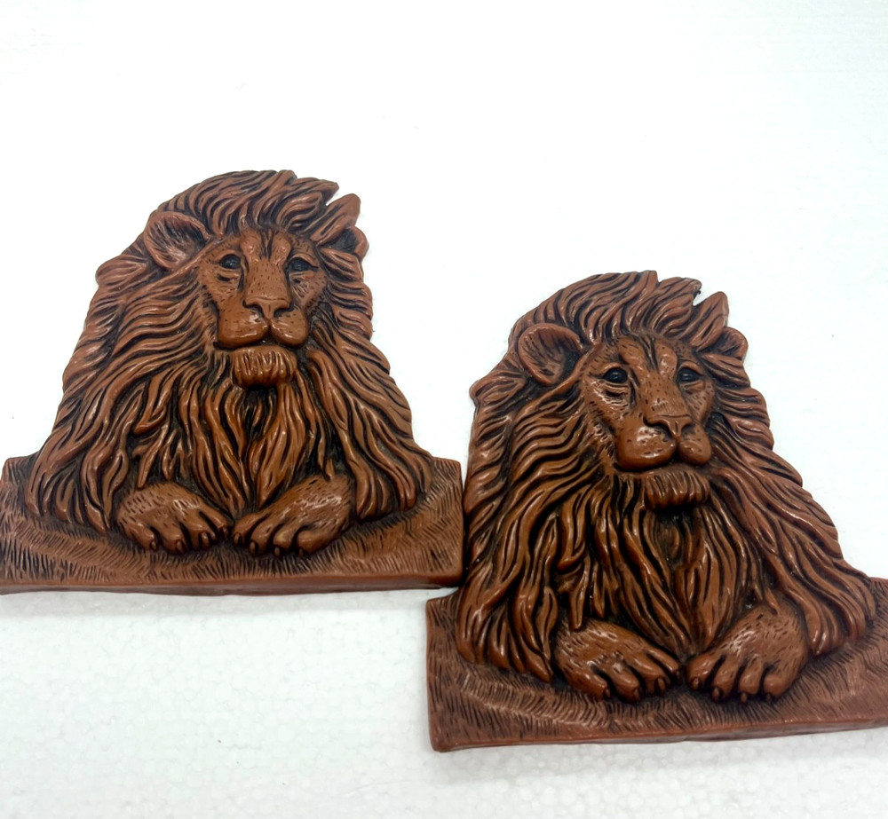 Plastic Lion Bookend Covers Set