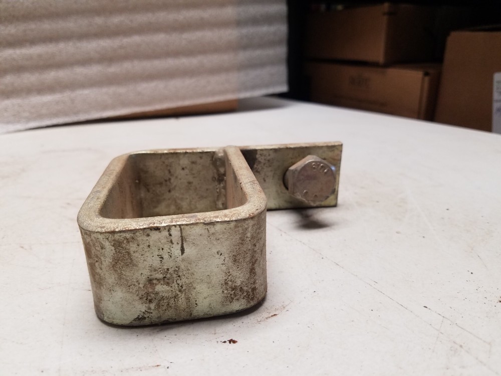3 Point hitch Bolt-on Square Connector (V)